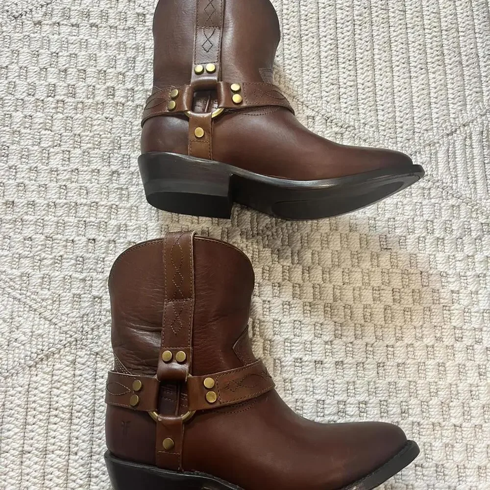 Frye Billy Short Leather Harness Booties in Saddle